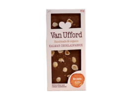 En bild som visar Go Nuts -mjölkchoklad med rostade hasselnötter från Kalmar Chokladfabrik