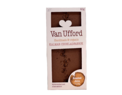 En bild som visar Van Ufford chokladkaka Roasted Java - mjölkchoklad med kaffe från Kalmar Chokladfabrik
