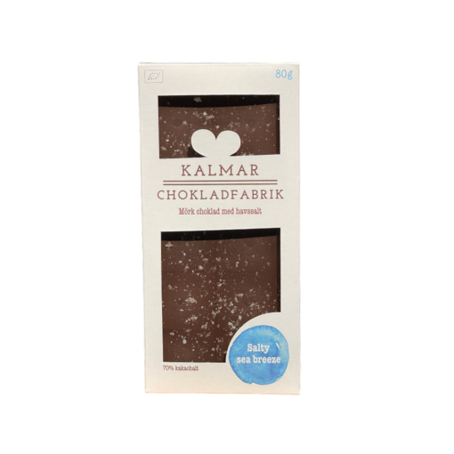 En bild som visar Salty sea breeze - Handgjord och ekologisk chokladkaka i mörk choklad med havssalt. Premiumchoklad tillverkad av Kalmar Chokladfabrik.
