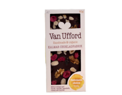 En bild som visar Van Ufford Chokladkaka Cavemans Choice med mandel, nötter och bär från Kalmar Chokladfabrik