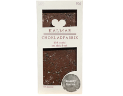 En bild som visar Seasalty licorice - Handgjord och ekologisk chokladkaka i mörk choklad med lakrits och havssalt. Premiumchoklad tillverkad i av Kalmar Chokladfabrik.